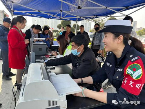 賀州交警以行動詮釋雷鋒精神 護航企業(yè)服務再升級